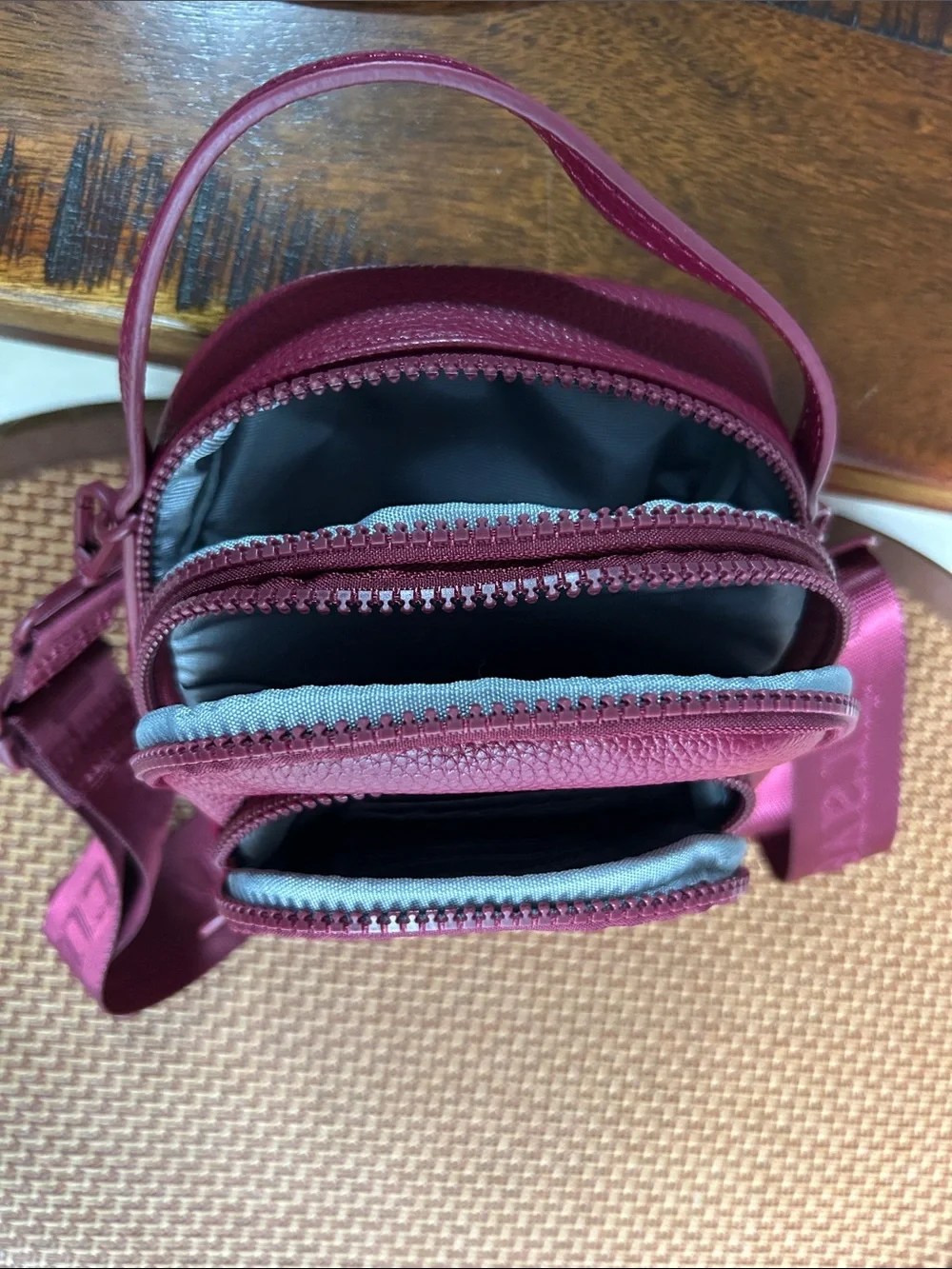 Samantha Brown Crossbody Bag in Burgandy